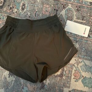 Lululemon Hotty Hot Shorts - 2.5in size 4